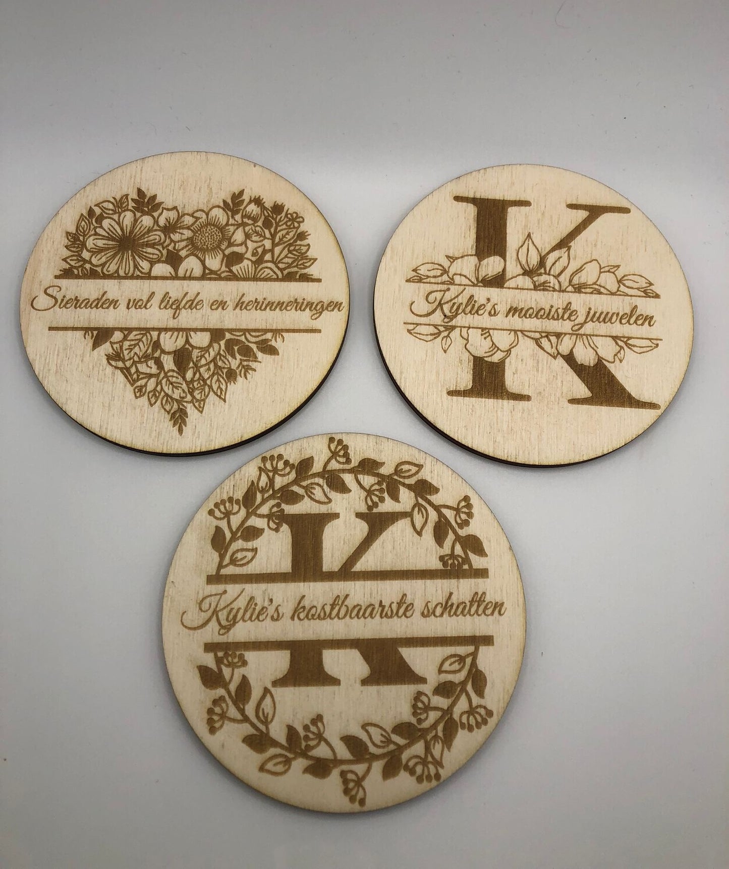 Jewelry box with personalized lid