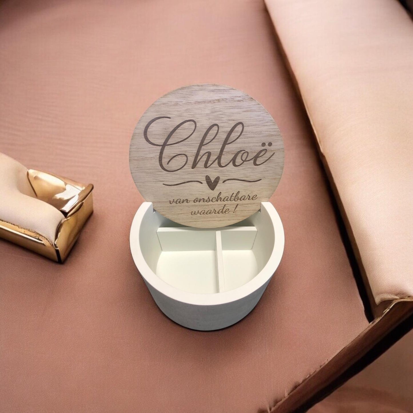 Jewelry box with personalized lid