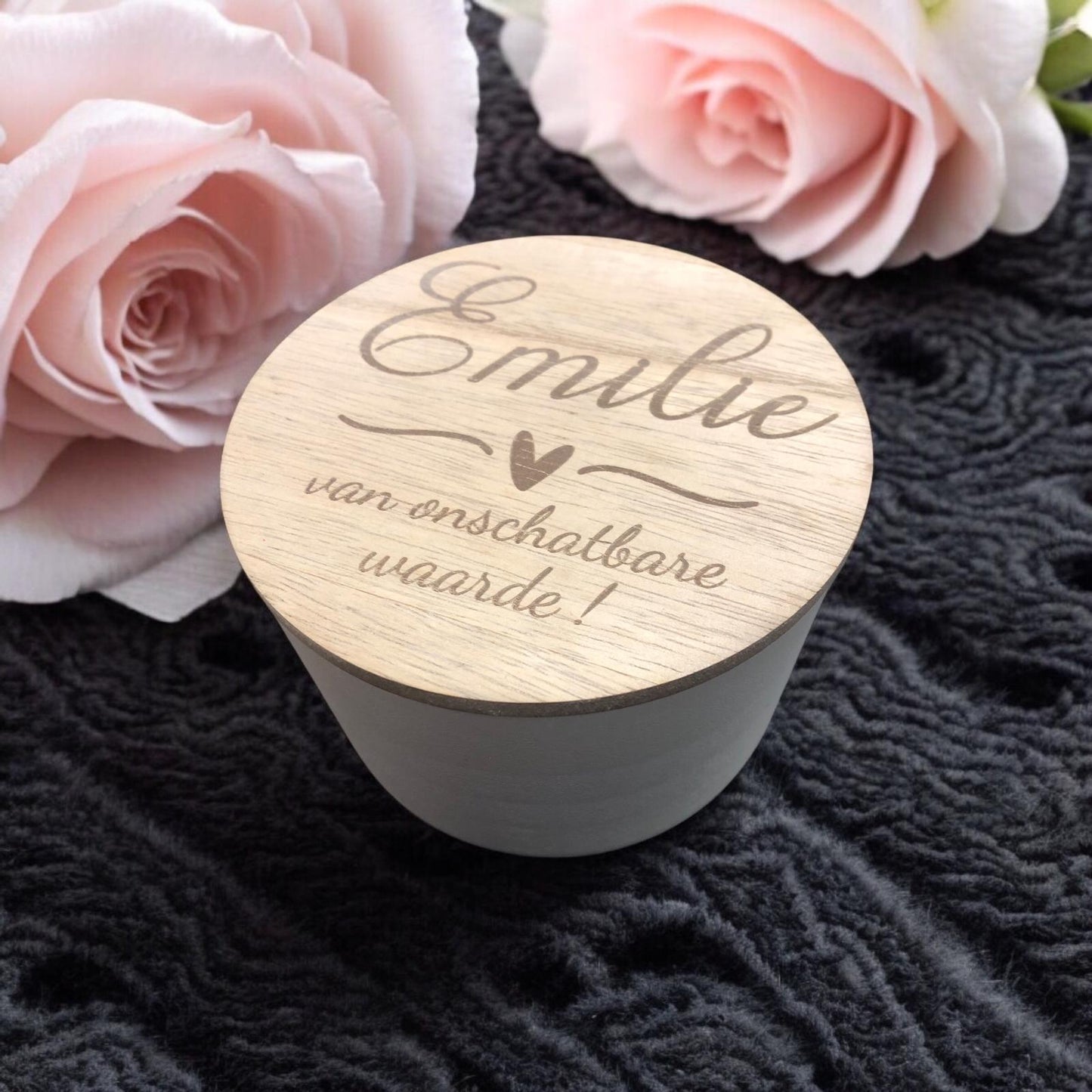 Jewelry box with personalized lid