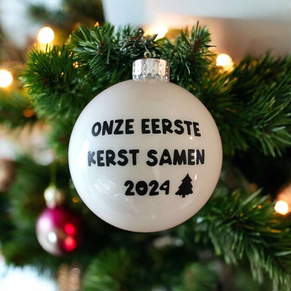 Kerstbal gepersonaliseerd Cosy@home WIT 8cm glas