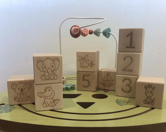 Blocs de chiffres et symboles en bois