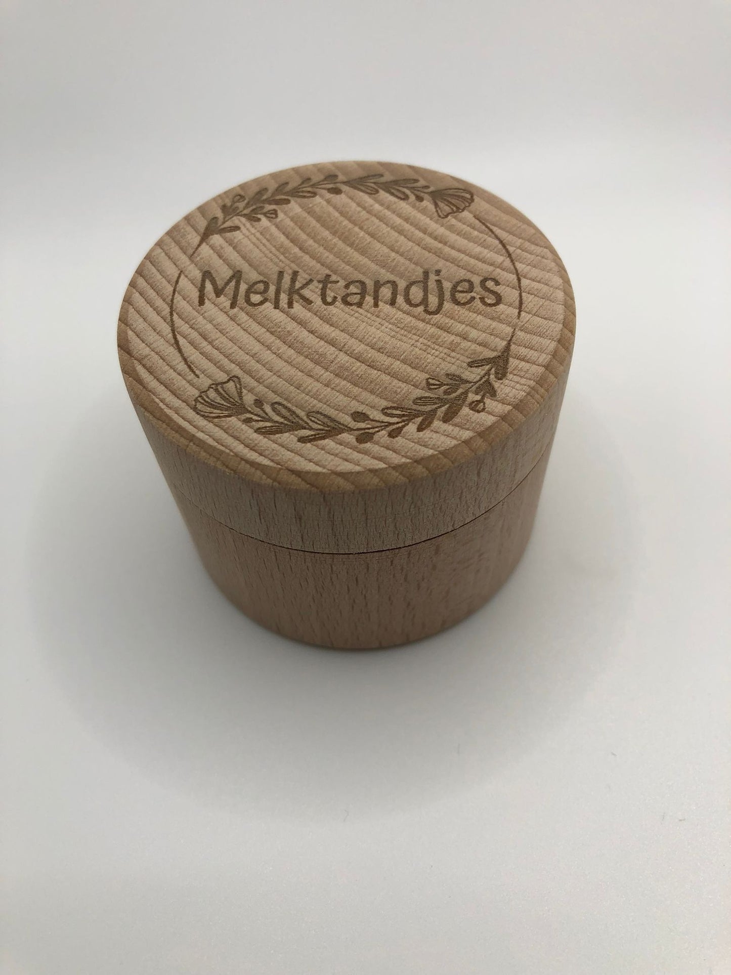 Klein houten doosje met deksel