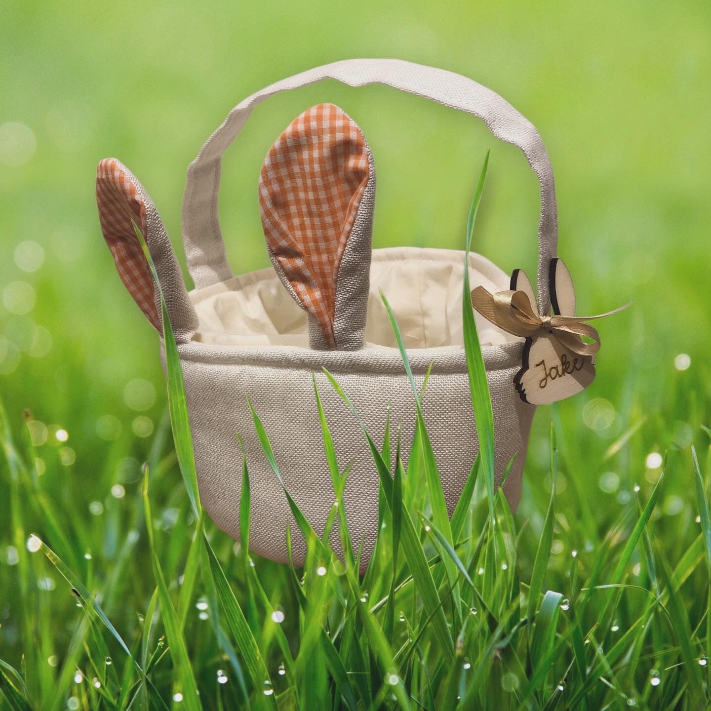 Paasmandje met houten naamtag